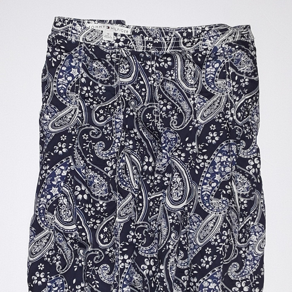 Pleated skirt in Navy, blue and white